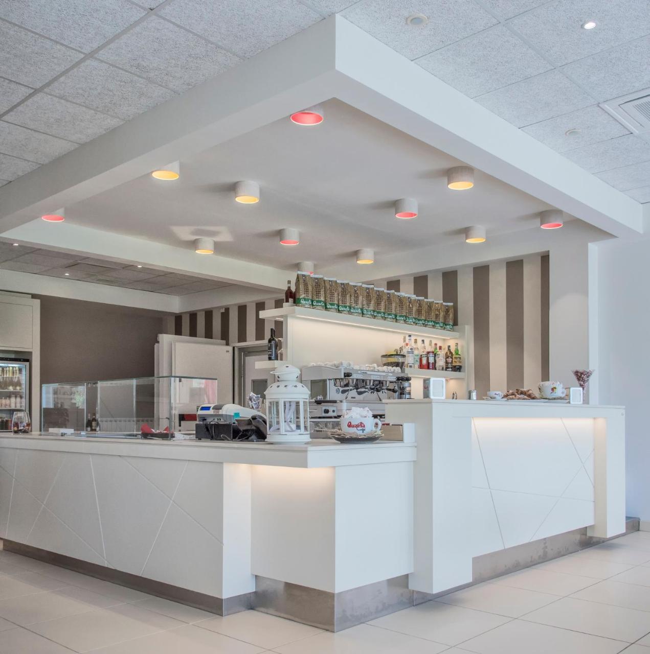 Eliopoli Beach Hostel & Restaurant Hostel Tirrenia